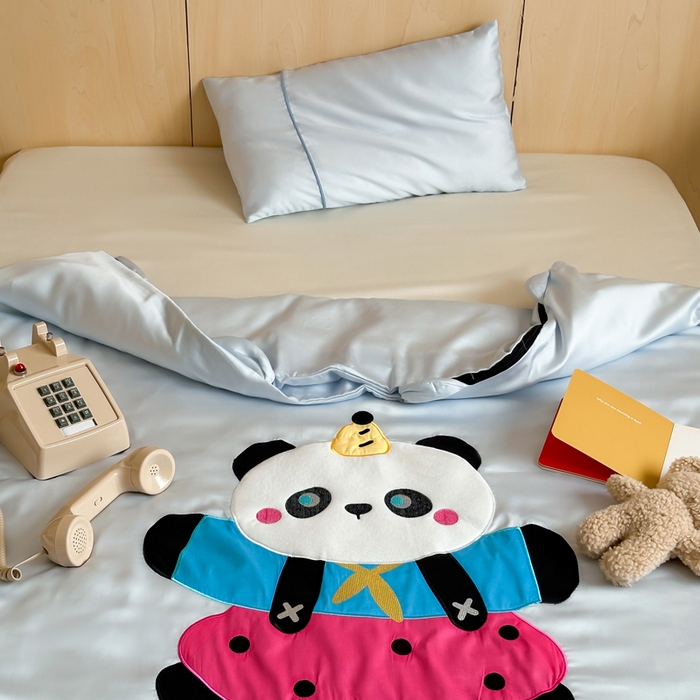 91家纺网 家纺一手货源 找家纺 喜多兔儿童家纺 2025新款60S兰精天丝睡袋防踢被 灰蓝色活泼熊猫