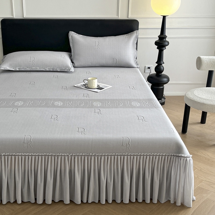 91家纺网 家纺一手货源 找家纺 鑫琪莱  2025新款5D立体雕花凉感豆豆冰丝床裙三件套 床裙D款-灰