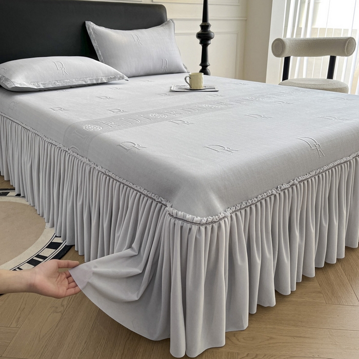 91家纺网 家纺一手货源 找家纺 鑫琪莱  2025新款5D立体雕花凉感豆豆冰丝床裙三件套 床裙D款-灰