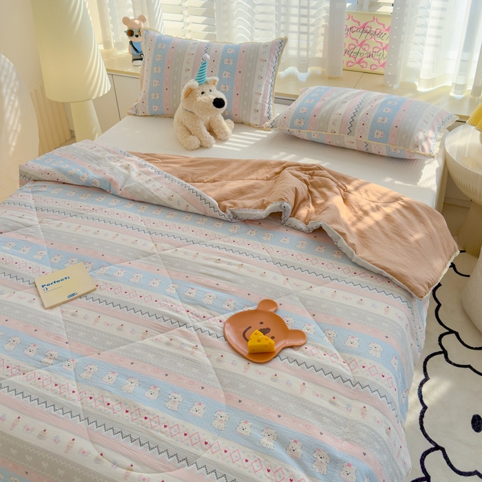 91家纺网 家纺一手货源 找家纺 贝扬思 2025新款云感双层纱抗菌花边夏被 白狗浪漫集