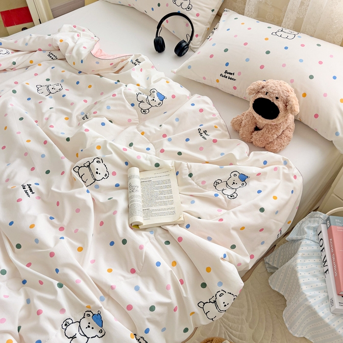 91家纺网 家纺一手货源 找家纺 2025春夏新款嵌绳款云柔水洗棉单夏被夏凉被空调被 嵌绳夏被-彩色波点熊