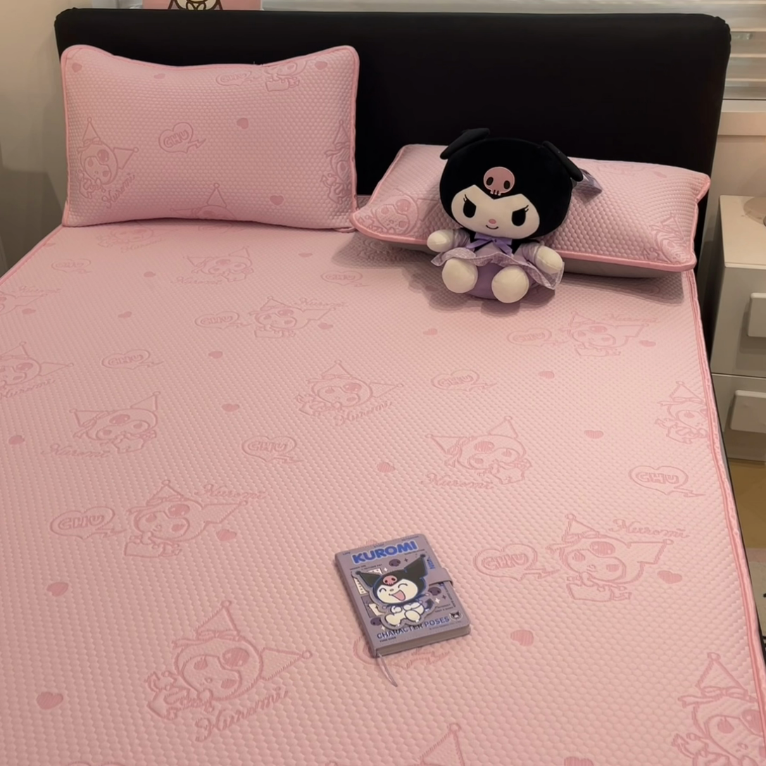 91家纺网 家纺一手货源 找家纺 八零年代 2025新款三丽鸥正版授权A类提花冰豆豆凉席平铺款床笠款系列 冰豆豆-库洛米-粉