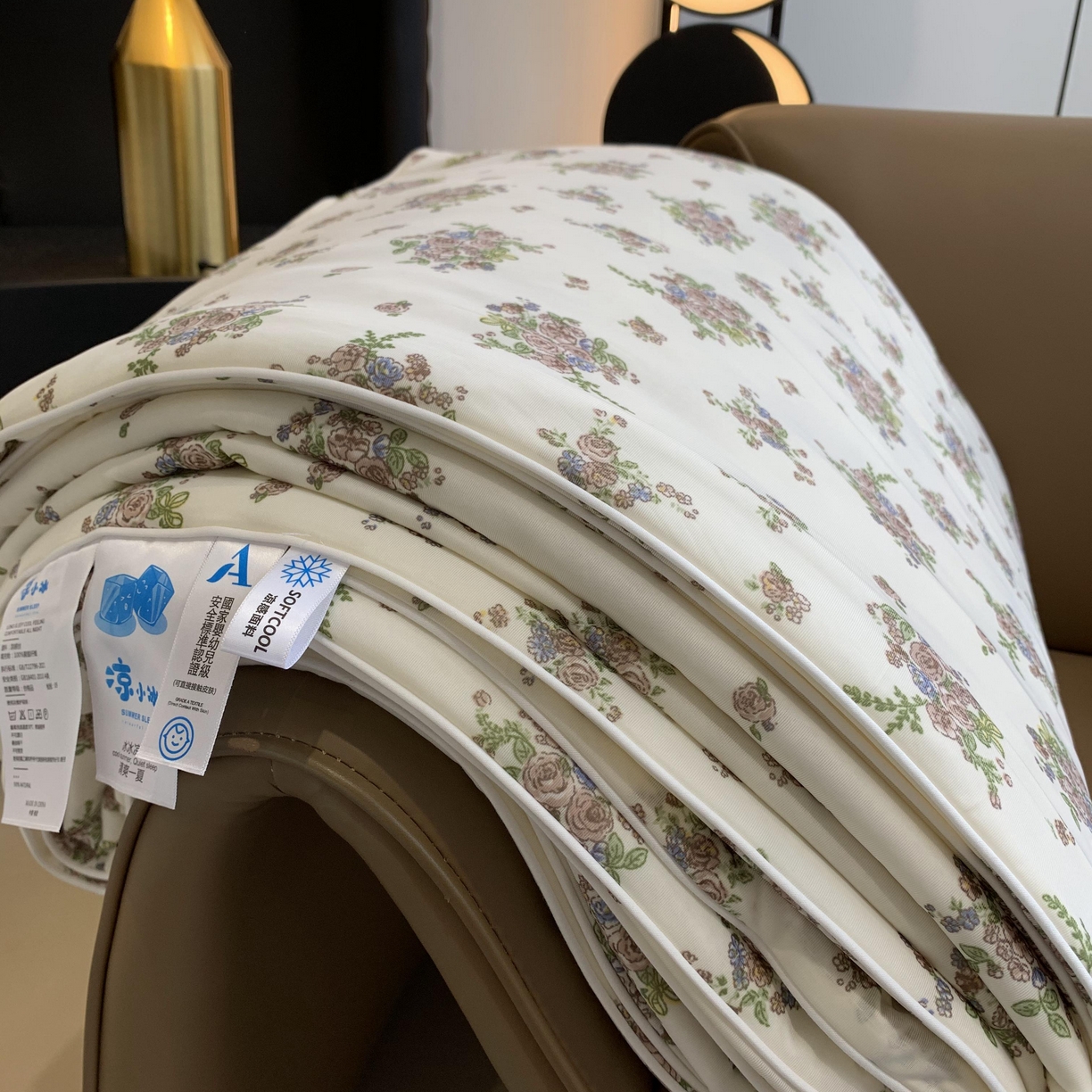 91家纺网 家纺一手货源 找家纺 2025新款小冰皮夏凉被锦纶氨纶面料空调夏被凉感丝单夏被空调被 碎花情怀