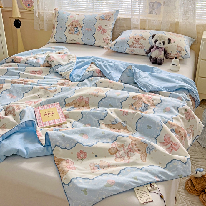 91家纺网 家纺一手货源 找家纺 2025春夏新款嵌绳款云柔水洗棉单夏被夏凉被空调被 嵌绳夏被-蓝色蕾丝兔