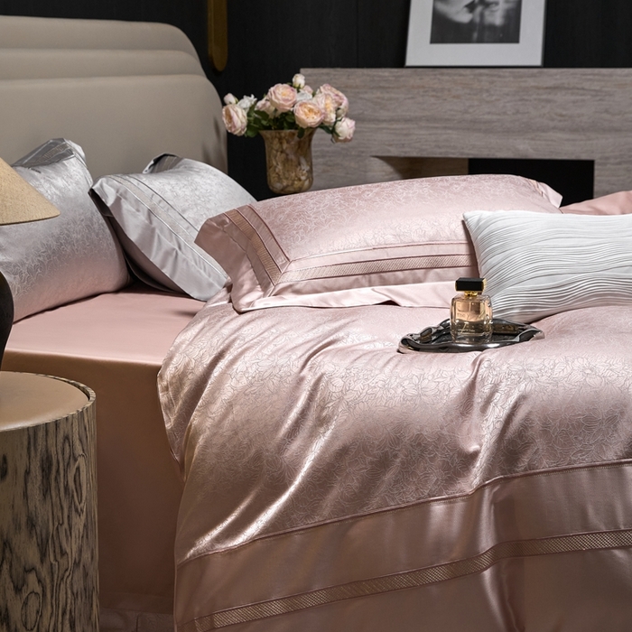 91家纺网 家纺一手货源 找家纺 榻尚家居 2025新款高精密贡缎色织大提花四件套 夜曲 粉