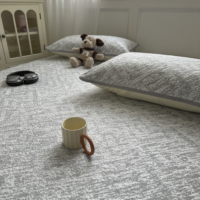 91家纺网 家纺一手货源 找家纺 金爱家 2025新款430克中分子豆豆席凉席席子 豆豆席-流金岁月灰