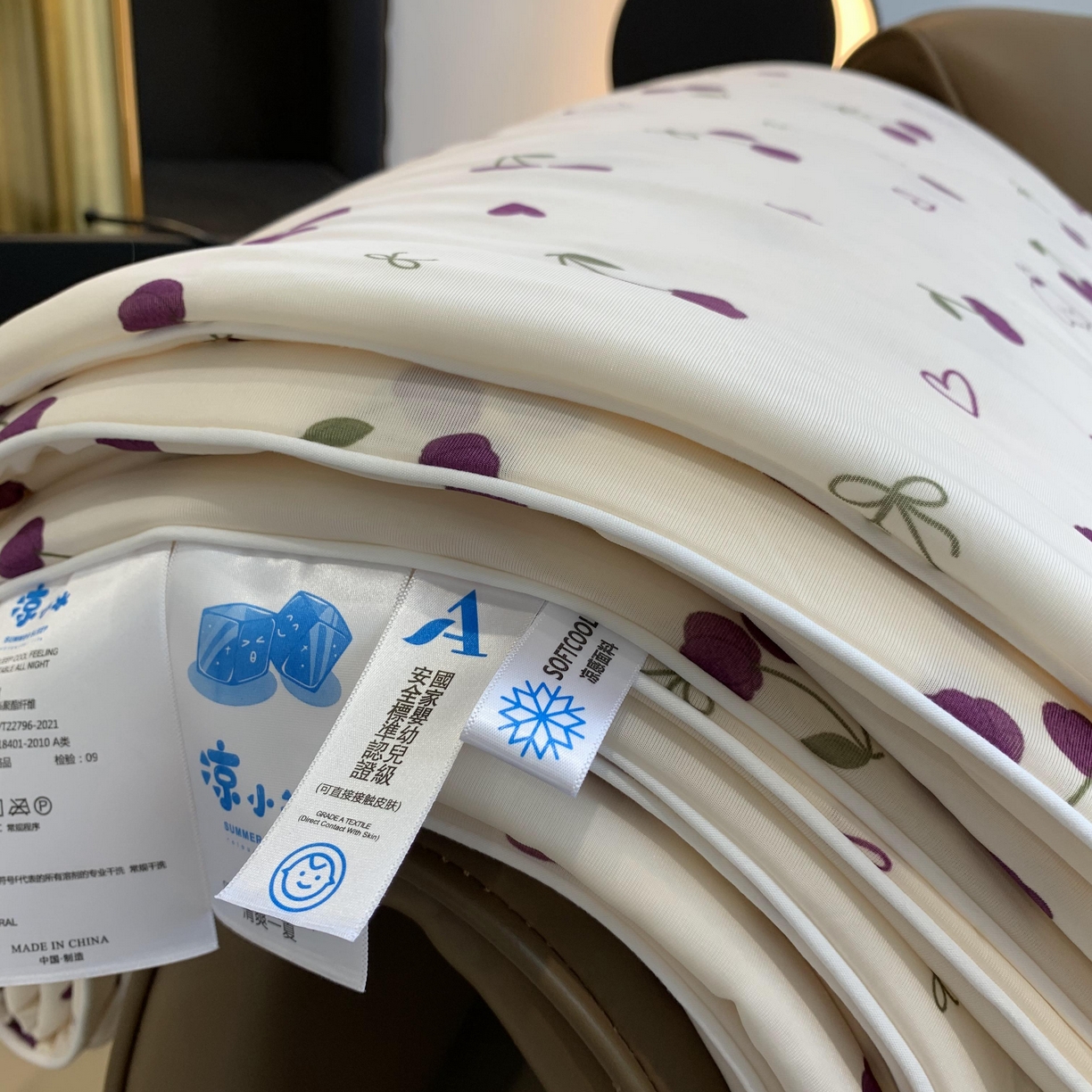 91家纺网 家纺一手货源 找家纺 2025新款小冰皮夏凉被锦纶氨纶面料空调夏被凉感丝单夏被空调被 车厘子
