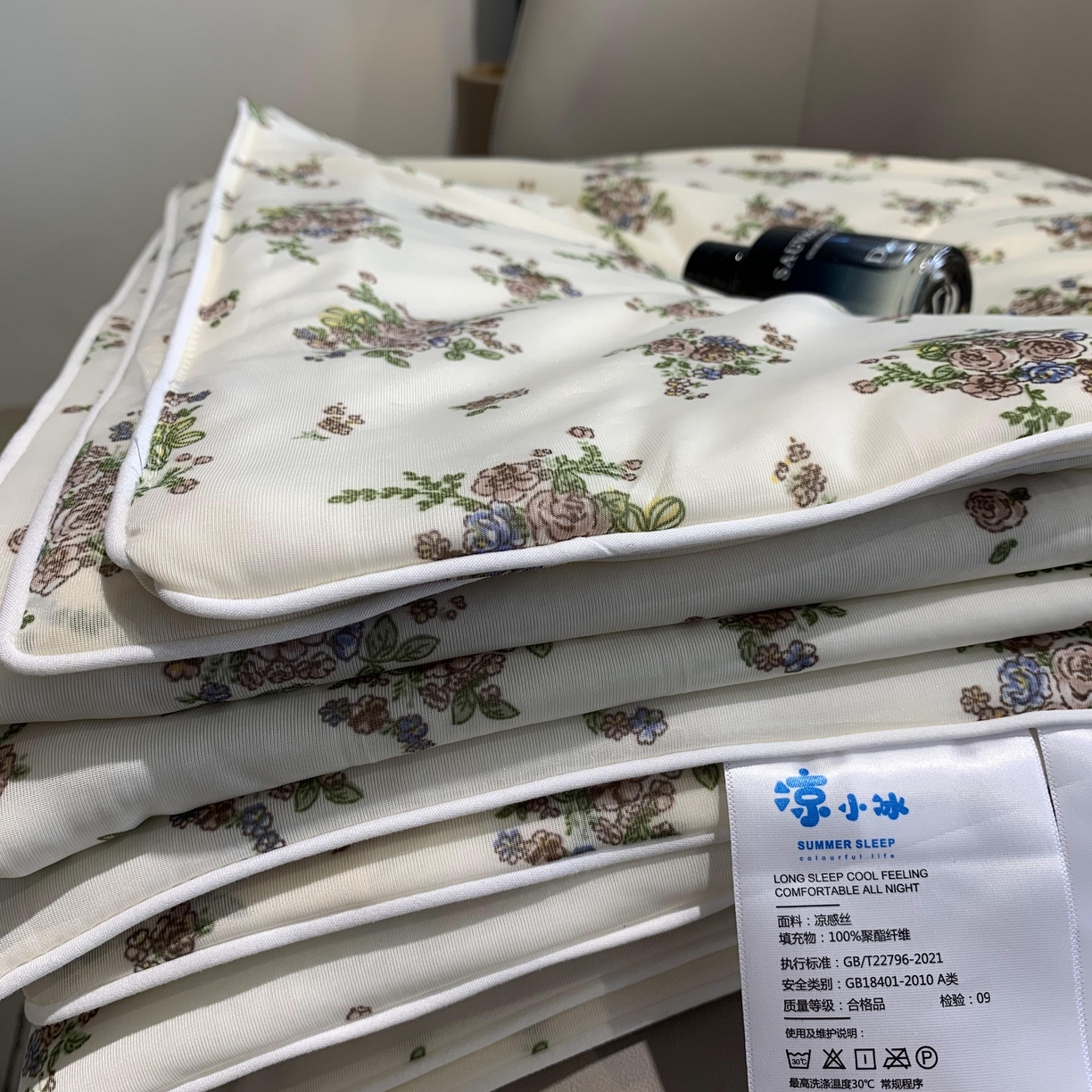 91家纺网 家纺一手货源 找家纺 2025新款小冰皮夏凉被锦纶氨纶面料空调夏被凉感丝单夏被空调被 碎花情怀