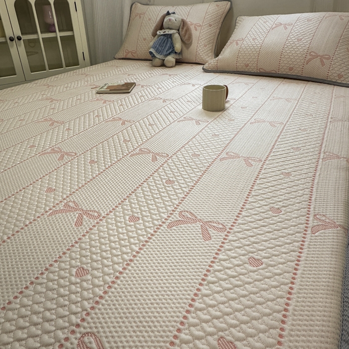 91家纺网 家纺一手货源 找家纺 金爱家 2025新款430克中分子豆豆席凉席席子 豆豆席-蝴蝶结粉