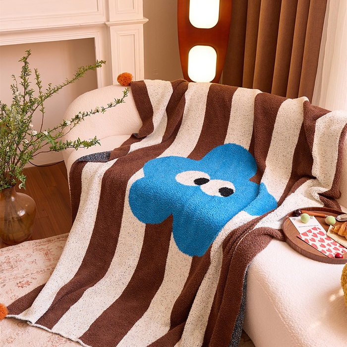 91家纺网 家纺一手货源 找家纺 （总）暖绵绵家纺 2025新款甜美蓝朵半边绒针织盖毯-灵朵