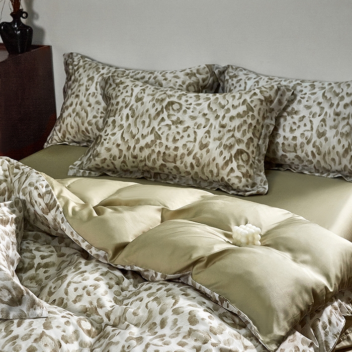 91家纺网 家纺一手货源 找家纺 未来家居 2025春夏新款100支莱赛尔天丝贡缎纯色印花系列高端礼盒四件套 豹影-绿