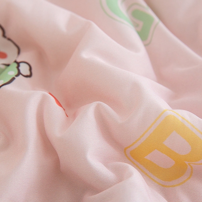 91家纺网 家纺一手货源 找家纺 嗨生活2025年儿童夏被 幼儿园夏被 凉感丝夏被 字母熊