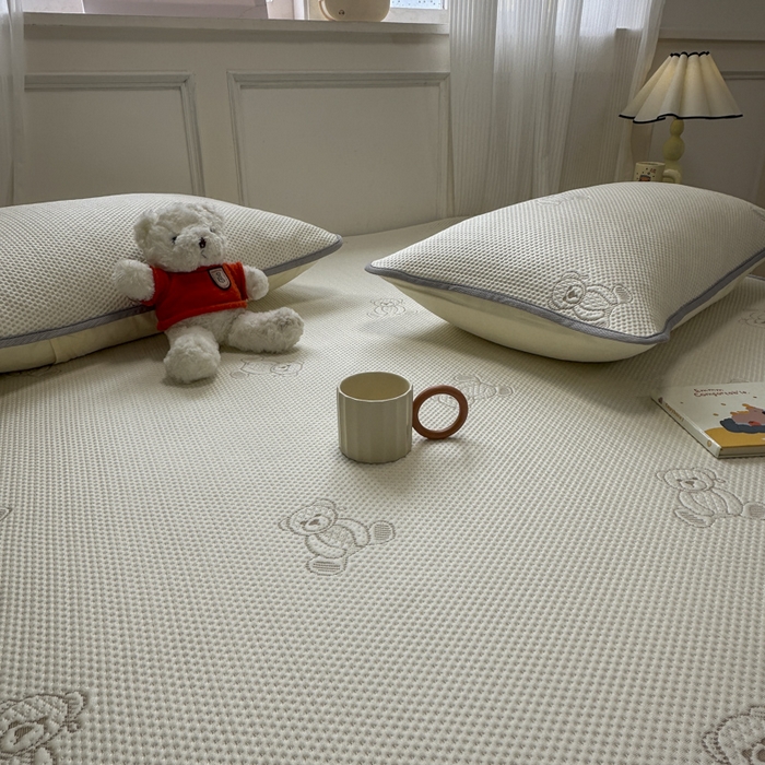 91家纺网 家纺一手货源 找家纺 金爱家 2025新款430克中分子豆豆席凉席席子 豆豆席-可爱熊