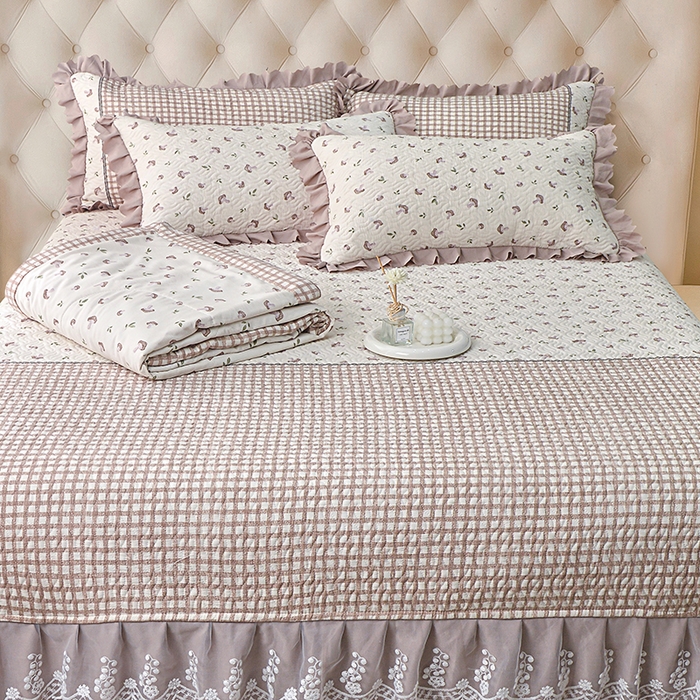 91家纺网 家纺一手货源 找家纺 梦柏 2025新款韩版双层纱夹棉绗缝床盖夏被四件套 小蘑菇