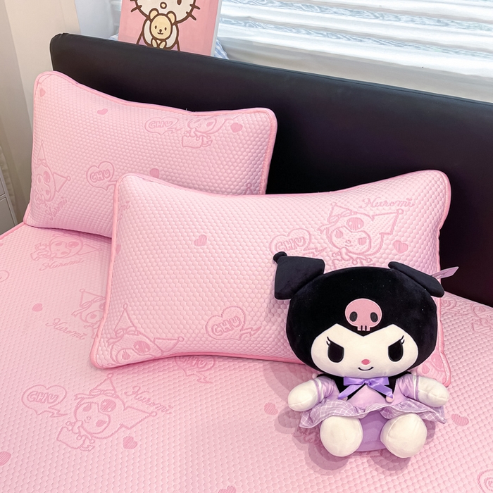 91家纺网 家纺一手货源 找家纺 八零年代 2025新款三丽鸥正版授权A类提花冰豆豆凉席平铺款床笠款系列 冰豆豆-库洛米-粉