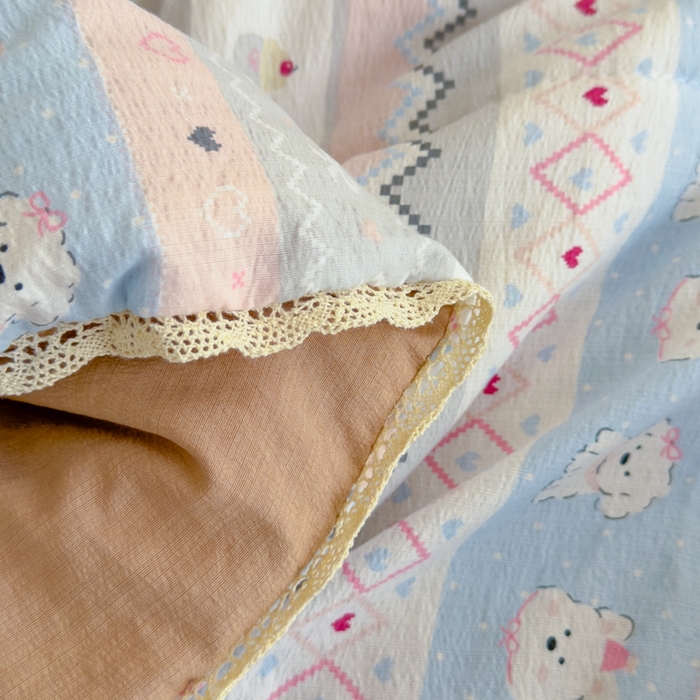 91家纺网 家纺一手货源 找家纺 贝扬思 2025新款云感双层纱抗菌花边夏被 白狗浪漫集