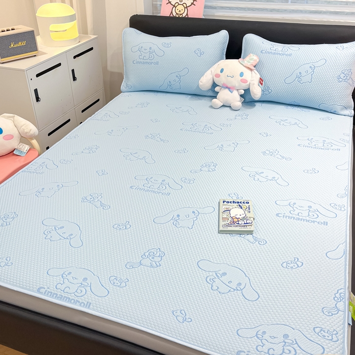 91家纺网 家纺一手货源 找家纺 八零年代 2025新款三丽鸥正版授权A类提花冰豆豆凉席平铺款床笠款系列 冰豆豆-玉桂狗-蓝