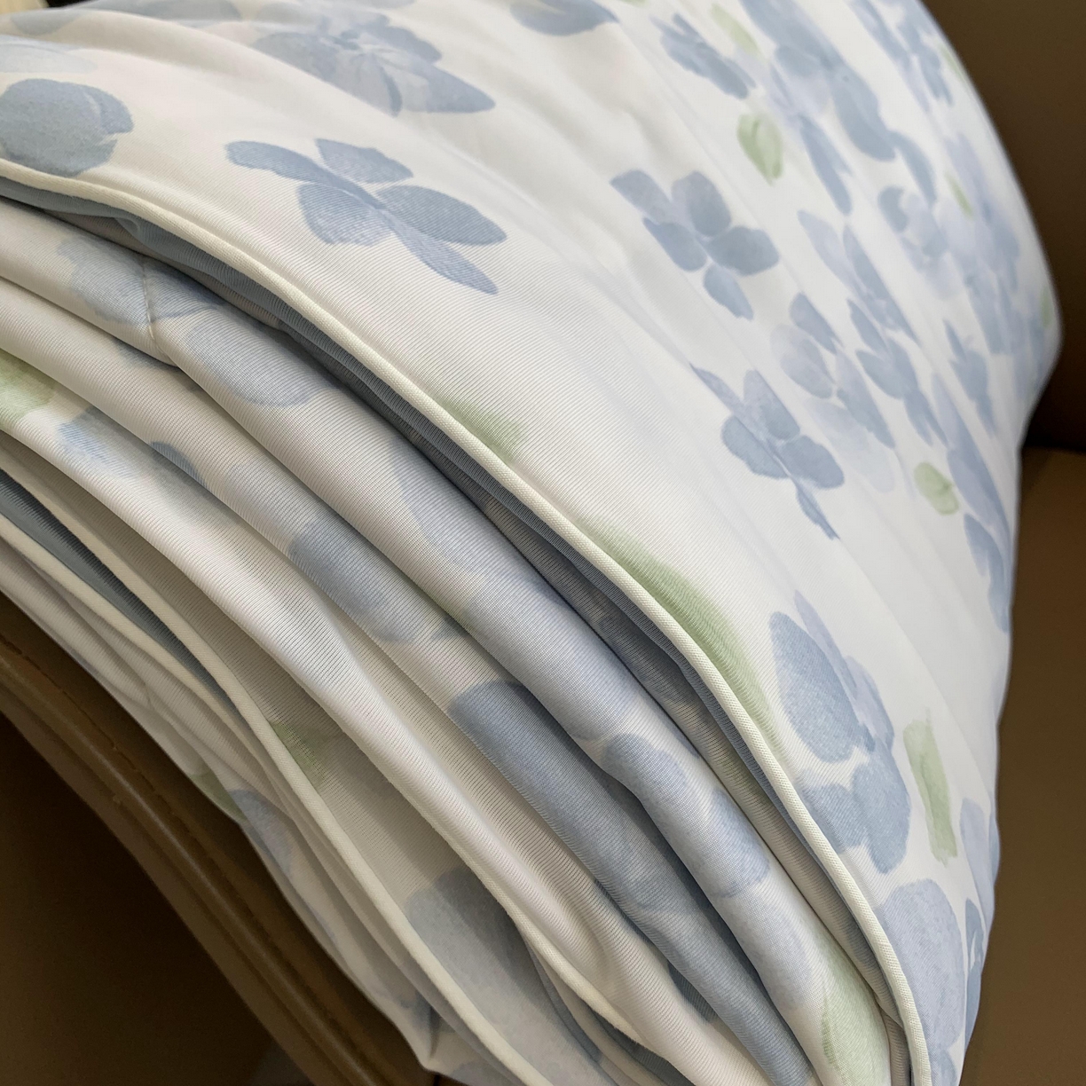 91家纺网 家纺一手货源 找家纺 2025新款小冰皮夏凉被锦纶氨纶面料空调夏被凉感丝单夏被空调被 清凉一夏蓝