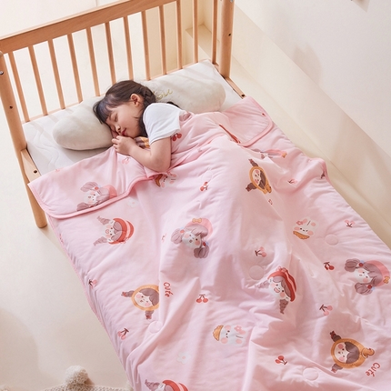 91家纺网 家纺一手货源 找家纺 嗨生活2025年儿童夏被 幼儿园夏被 凉感丝夏被 俏皮女孩