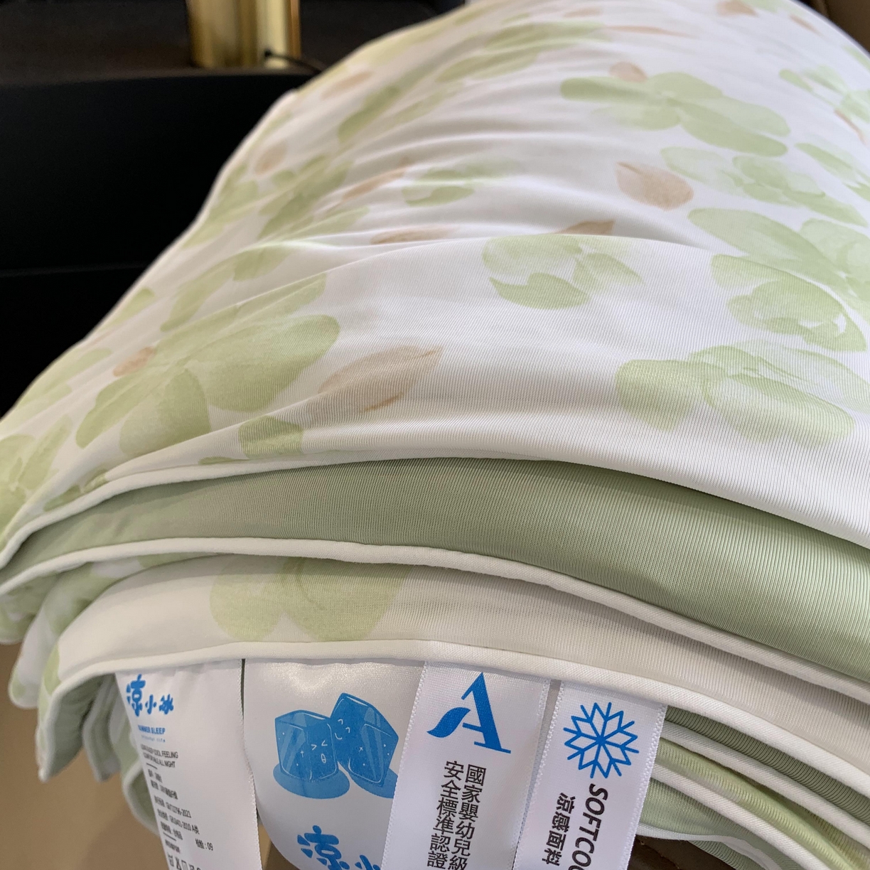 91家纺网 家纺一手货源 找家纺 2025新款小冰皮夏凉被锦纶氨纶面料空调夏被凉感丝单夏被空调被 清凉一夏绿