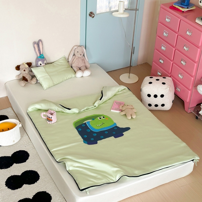 91家纺网 家纺一手货源 找家纺 喜多兔儿童家纺 2025新款60S兰精天丝睡袋防踢被 绿色萌萌恐龙