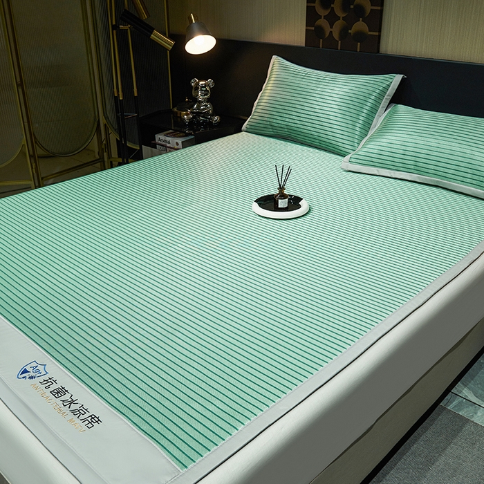 91家纺网 家纺一手货源 找家纺 小萌虎 2025新款轻柔丝抗菌冰丝藤凉席（复合三明治款）宽包刺绣冰丝软席藤席 抗菌三明治冰丝藤席-冰川-清新绿