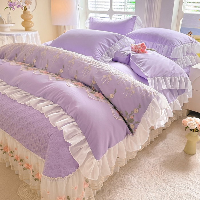 91家纺网 家纺一手货源 找家纺 大麦家纺2025新款年新款亲肤花边款床盖四件套  甜心小姐-香芋紫