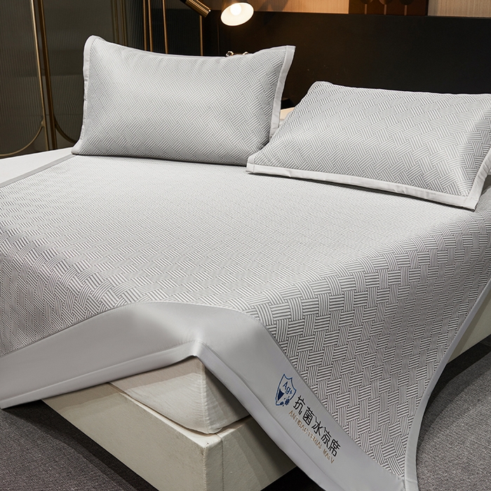 91家纺网 家纺一手货源 找家纺 小萌虎 2025新款轻柔丝抗菌冰丝藤凉席（复合三明治款）宽包刺绣冰丝软席藤席 抗菌三明治冰丝藤席-冰岛-星光灰