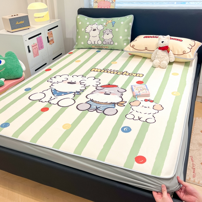 91家纺网 家纺一手货源 找家纺 暮思家居 2025新款正版miiiiichan可爱卡通大版数码印花A类1200D冰丝凉席三件套平铺床笠 彩色波点狗