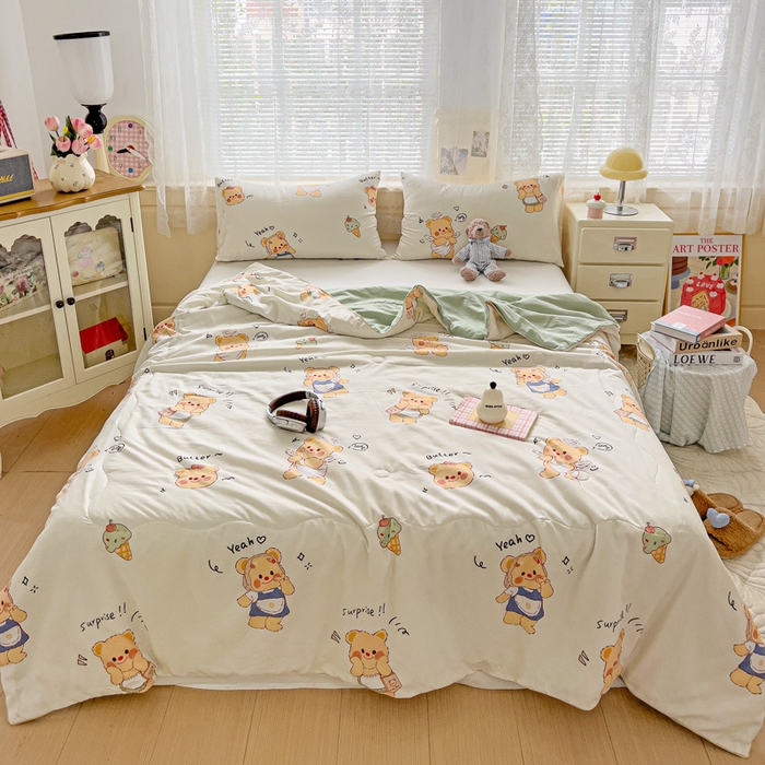 91家纺网 家纺一手货源 找家纺 2025春夏新款嵌绳款云柔水洗棉单夏被夏凉被空调被 嵌绳夏被-甜筒小熊