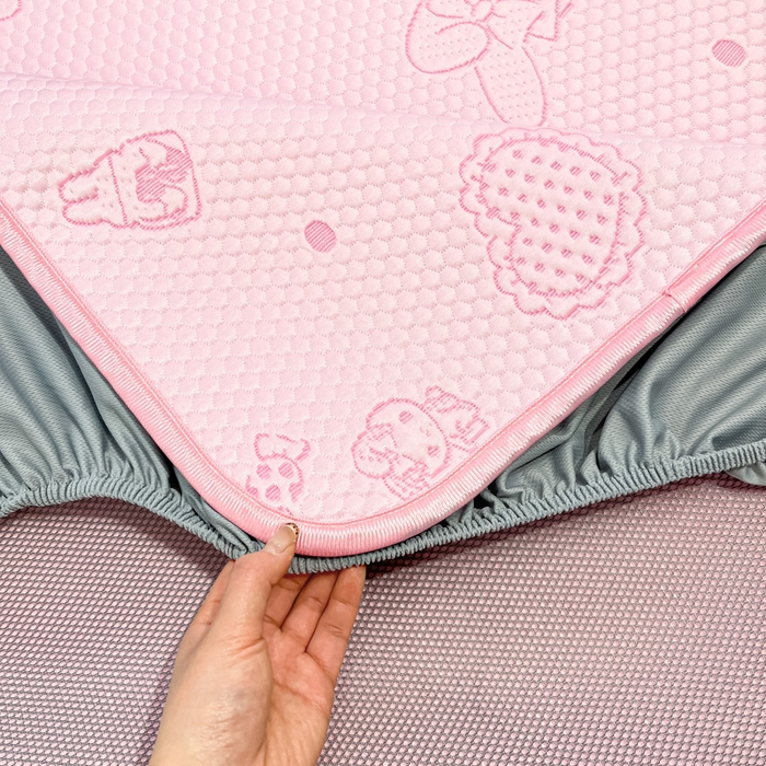 91家纺网 家纺一手货源 找家纺 八零年代 2025新款三丽鸥正版授权A类提花冰豆豆凉席平铺款床笠款系列 冰豆豆-美乐蒂-粉