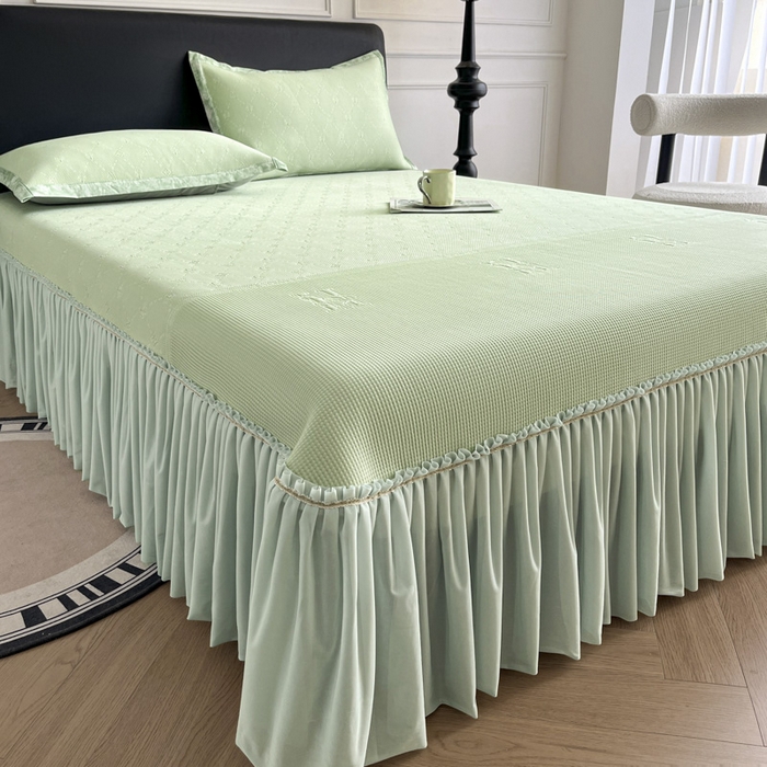 91家纺网 家纺一手货源 找家纺 鑫琪莱  2025新款5D立体雕花凉感豆豆冰丝床裙三件套 床裙H款-绿