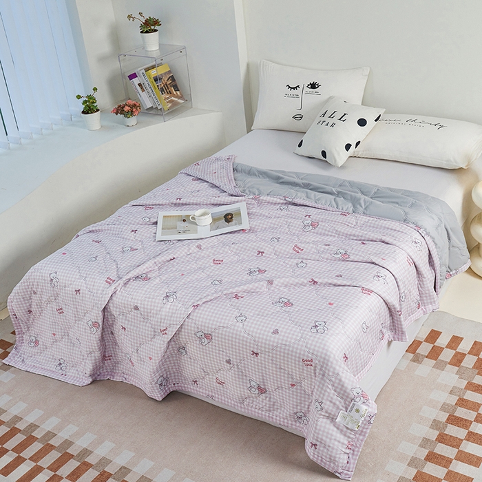 91家纺网 家纺一手货源 找家纺 被多多被业 2025新款凉感丝印花夏被夏凉被空调被 粉格熊