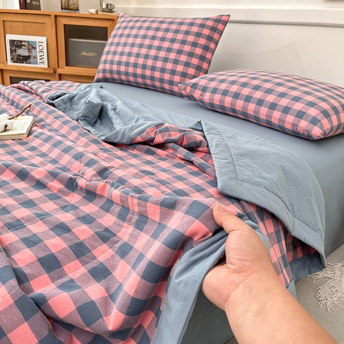 91家纺网 家纺一手货源 找家纺 鸣升家纺 2025新款100%里外全棉棉花夏被无印风全棉色织水洗棉夏凉被空调被夏被春秋被单人可机洗 粉灰小格