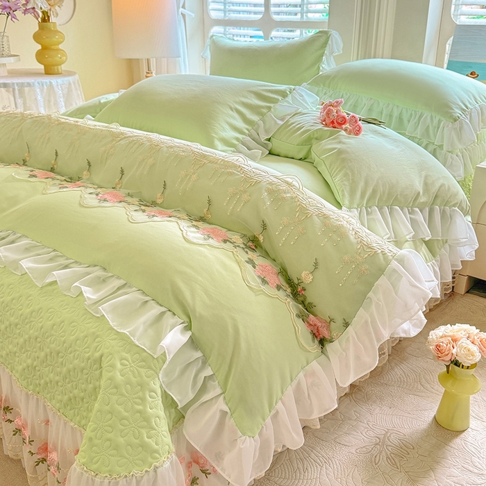 91家纺网 家纺一手货源 找家纺 大麦家纺2025新款年新款亲肤花边款床盖四件套  甜心小姐-青提绿