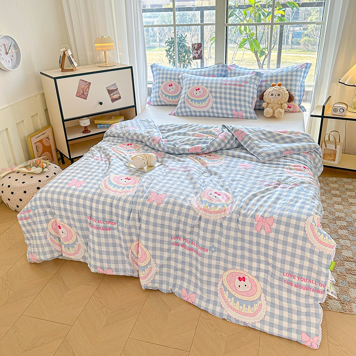 91家纺网 家纺一手货源 找家纺 2025新款双层皱皱纱水洗棉夏被夏凉被空调被可机洗空调被子被芯棉被 蛋糕蓝格 kt