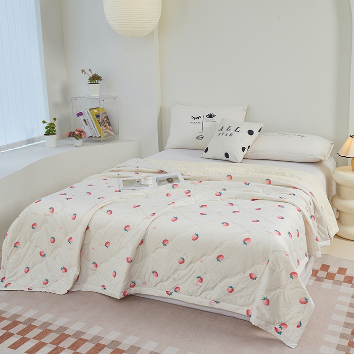 91家纺网 家纺一手货源 找家纺 被多多被业 2025新款凉感丝印花夏被夏凉被空调被 小草莓