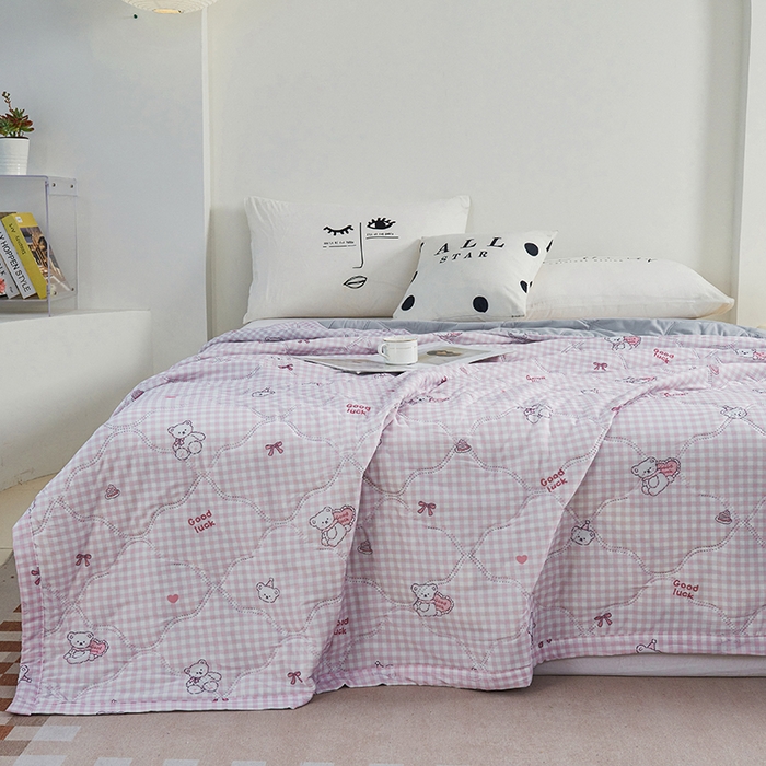 91家纺网 家纺一手货源 找家纺 被多多被业 2025新款凉感丝印花夏被夏凉被空调被 粉格熊