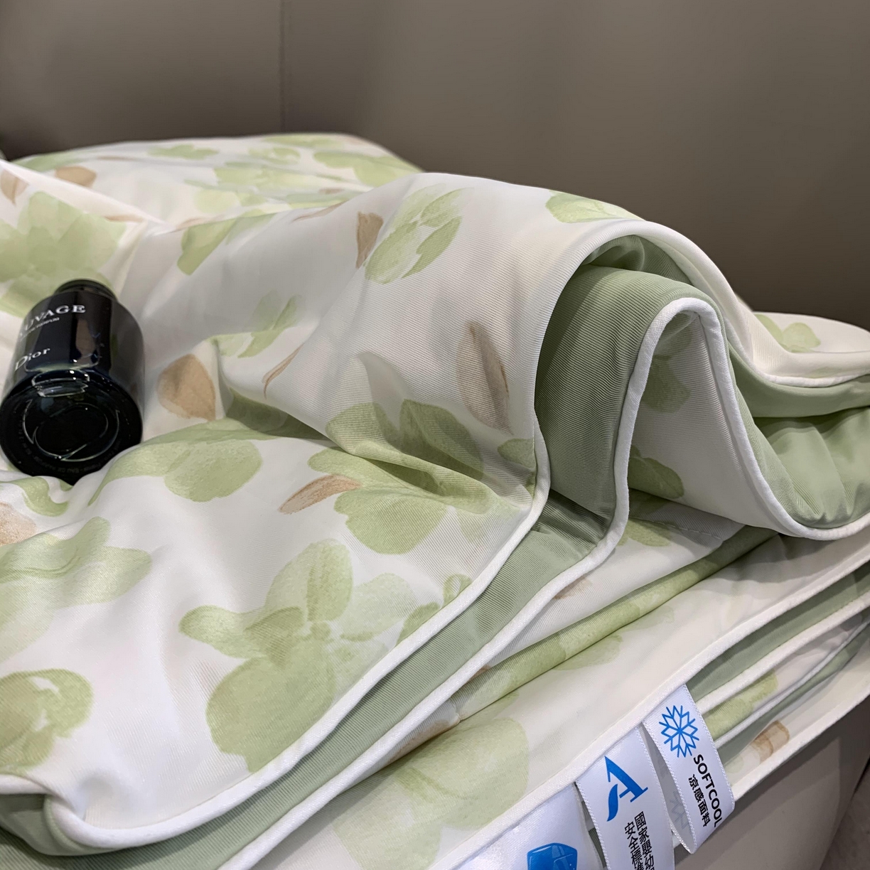 91家纺网 家纺一手货源 找家纺 2025新款小冰皮夏凉被锦纶氨纶面料空调夏被凉感丝单夏被空调被 清凉一夏绿