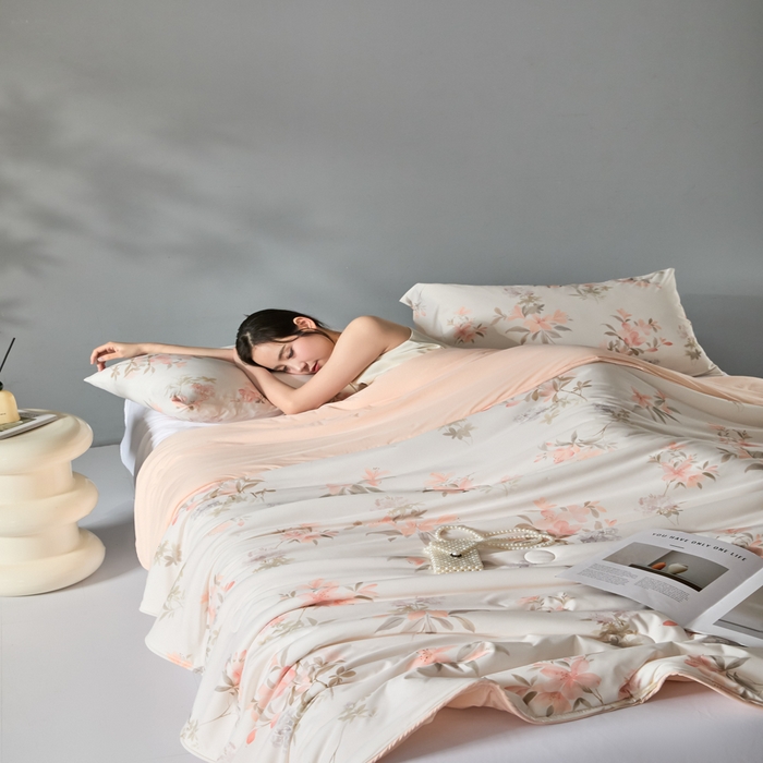 91家纺网 家纺一手货源 找家纺 2025春夏新款100%双面锦纶美式印花夏被凉感空调被 红尘笑