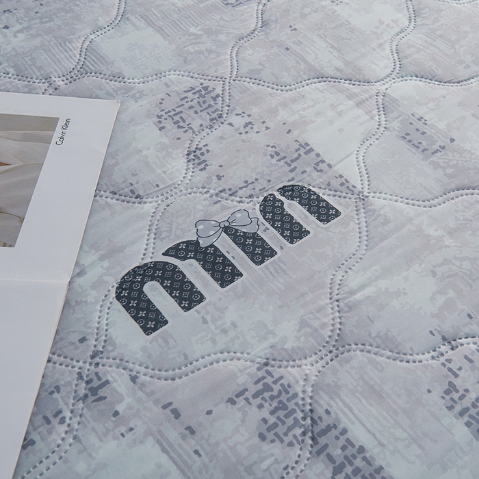 91家纺网 家纺一手货源 找家纺 被多多被业 2025新款凉感丝印花夏被夏凉被空调被 灰迷你