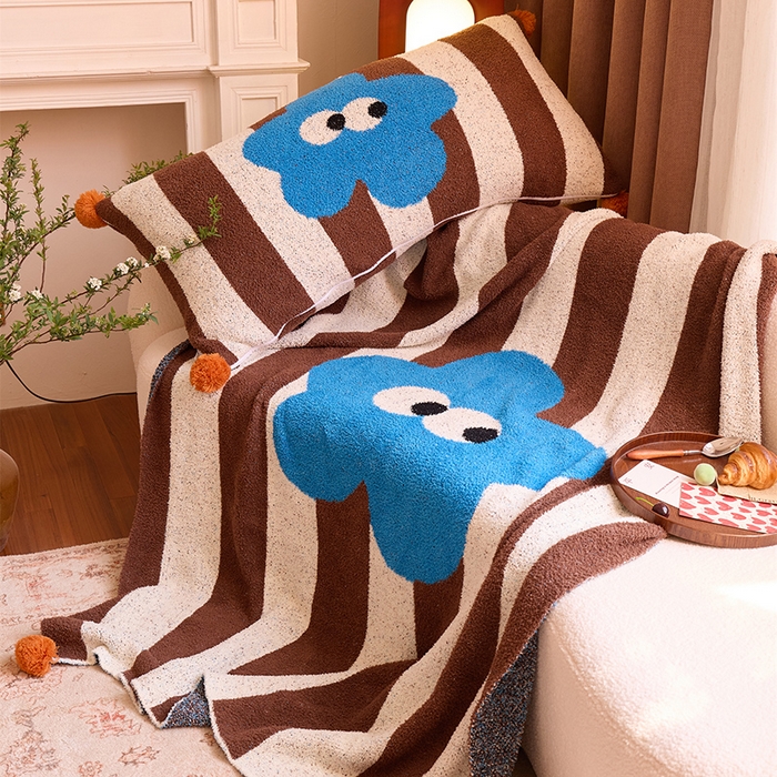 91家纺网 家纺一手货源 找家纺 （总）暖绵绵家纺 2025新款甜美蓝朵半边绒针织盖毯-灵朵