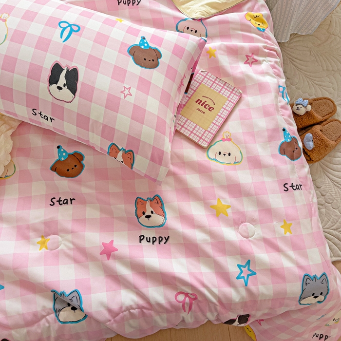 91家纺网 家纺一手货源 找家纺 2025春夏新款嵌绳款云柔水洗棉单夏被夏凉被空调被 嵌绳夏被-粉格小狗