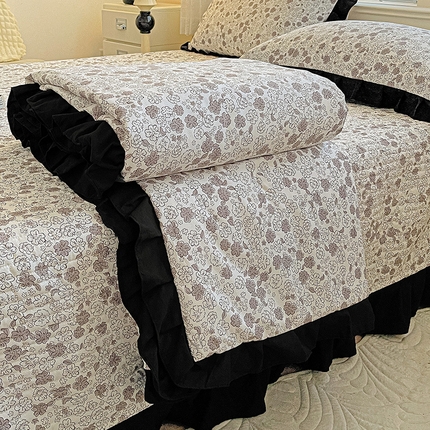 91家纺网 家纺一手货源 找家纺 米莱家纺 2025新款A类赫本风针织双层纱夏被床盖四件套 小雏菊