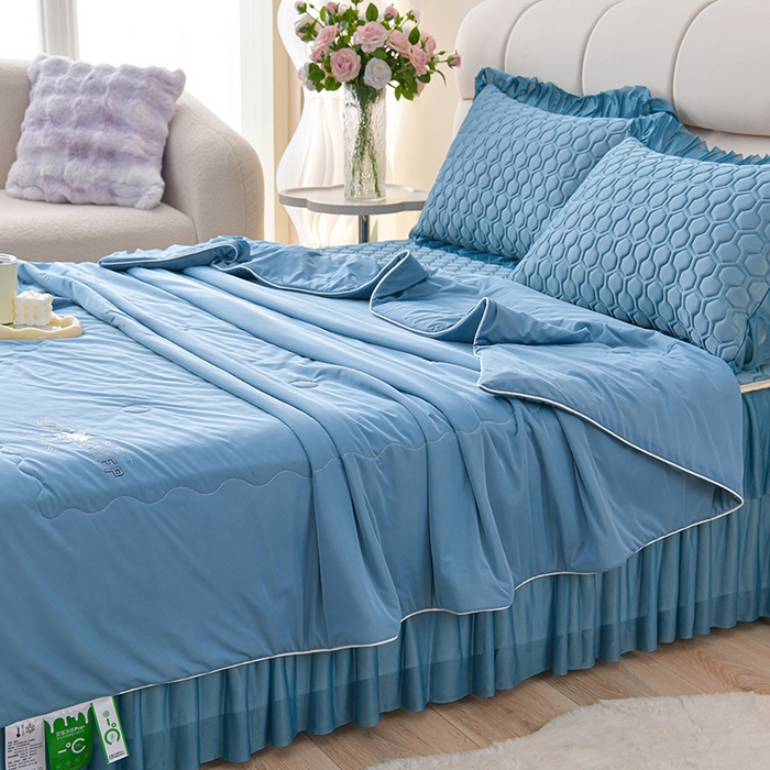 91家纺网 家纺一手货源 找家纺 民新家纺 2025新款凉感丝乳胶床裙凉席足球花系列纯色和印花 足球花-宾利兰