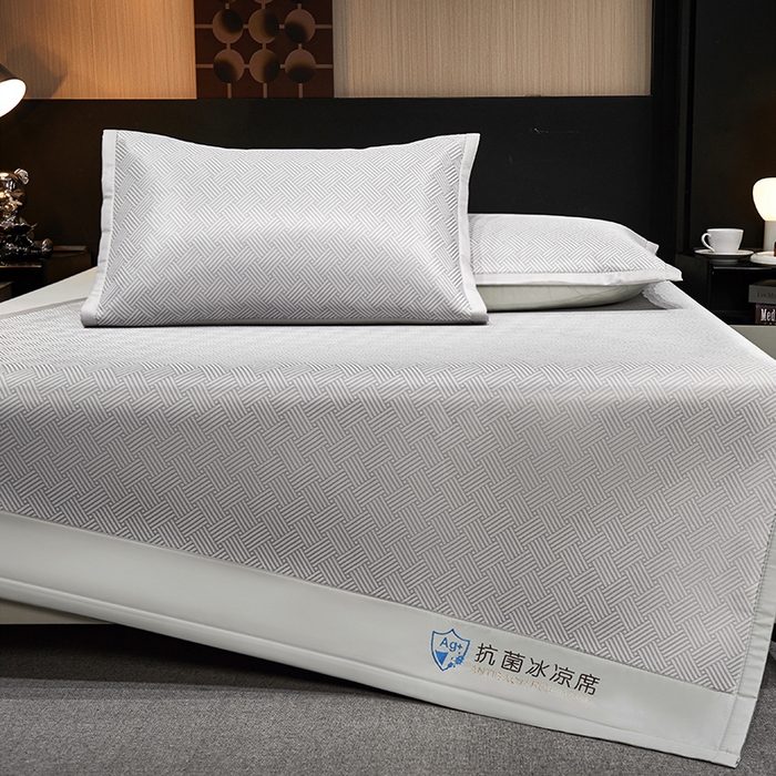 91家纺网 家纺一手货源 找家纺 小萌虎 2025新款轻柔丝抗菌冰丝藤凉席（复合三明治款）宽包刺绣冰丝软席藤席 抗菌三明治冰丝藤席-冰岛-星光灰