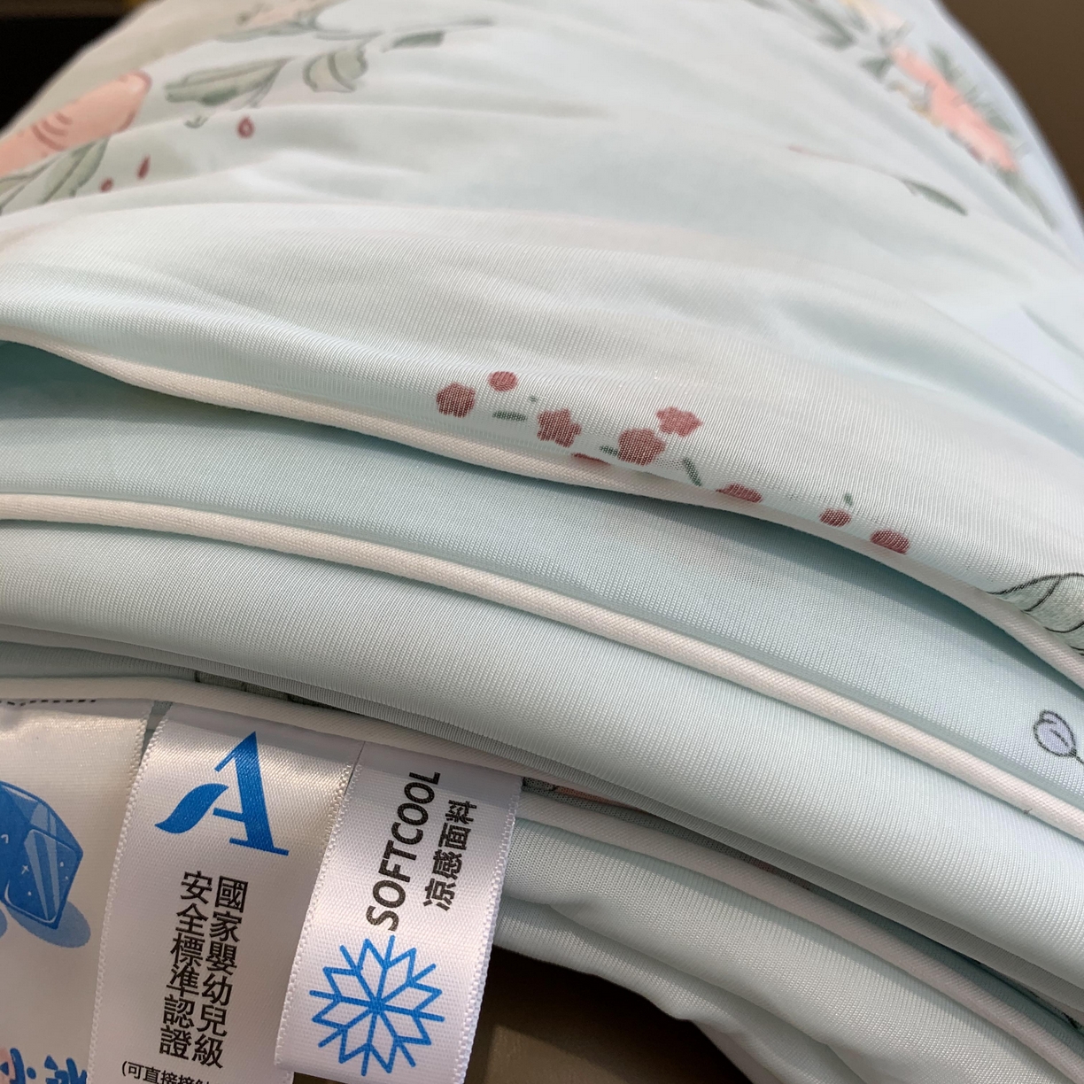 91家纺网 家纺一手货源 找家纺 2025新款小冰皮夏凉被锦纶氨纶面料空调夏被凉感丝单夏被空调被 夏花蓝