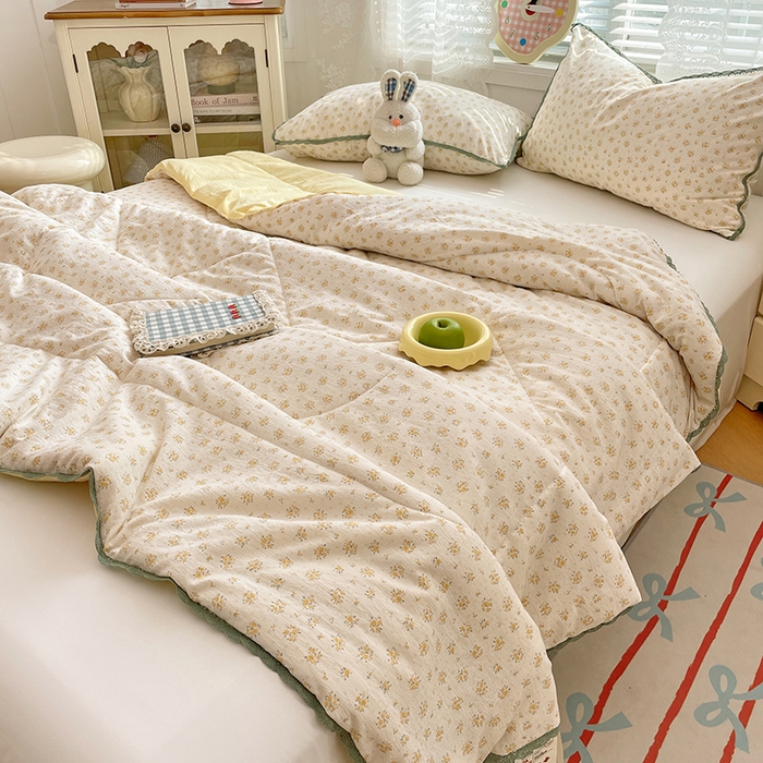 91家纺网 家纺一手货源 找家纺 优承佳生活馆 2025新款云感双层纱浪漫小花边抗菌夏被子被芯 田园牧歌