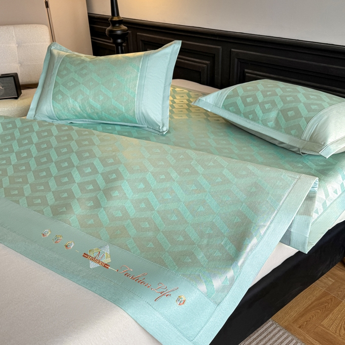 91家纺网 家纺一手货源 找家纺 鑫琪莱家纺 2025新款冰柔凉感丝凉席席子三件套 摩登立方-绿-床席款