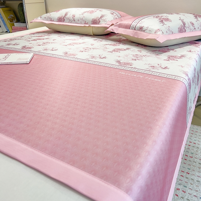 91家纺网 家纺一手货源 找家纺 摩妮卡 2025小清新数码冰丝席 碳光席三件套 绯樱梦境